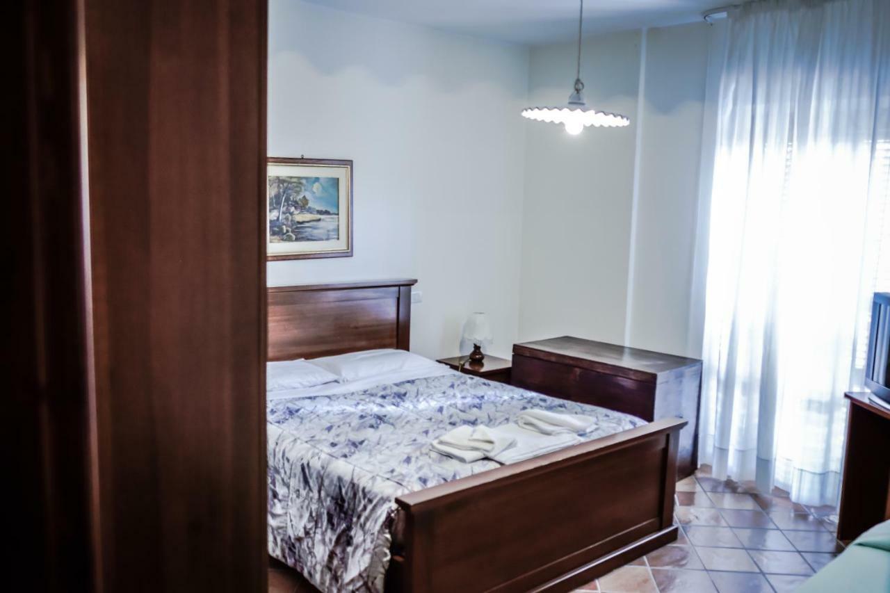 "La Grancia" Country House Vendégház Treia Kültér fotó